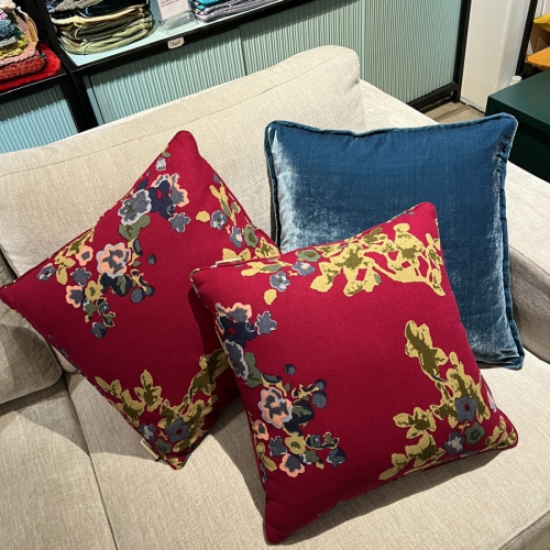 Red floral accent pillow/gh01