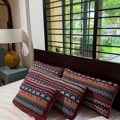 Ethnic brocade pillow/GTC01.2