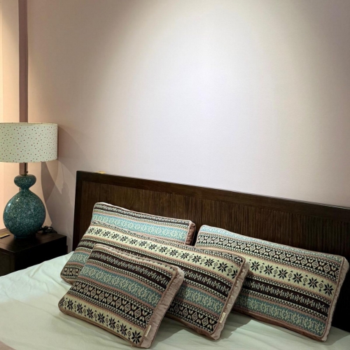 Ethnic brocade pillow/GTC01.3