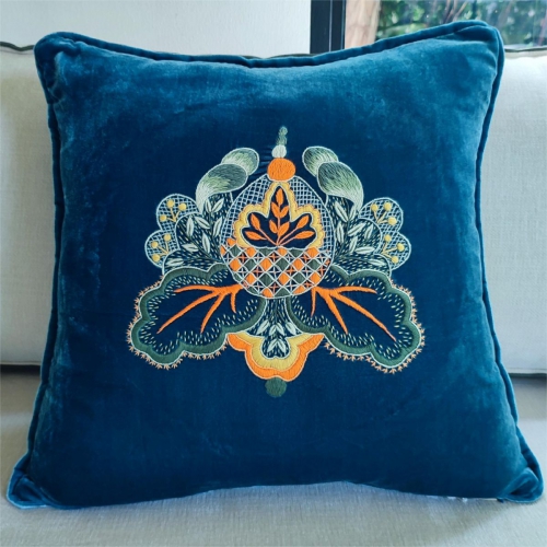 Gối nhung thêu họa tiết xanh dương/GT001