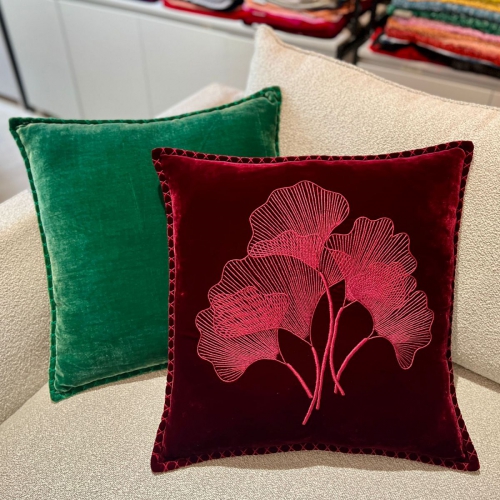 Red 5-leafs embroidered pillow/GT020