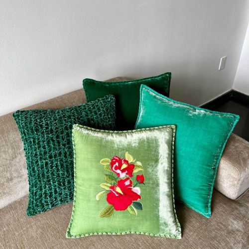 Hibiscus embroidered pillow/GT014