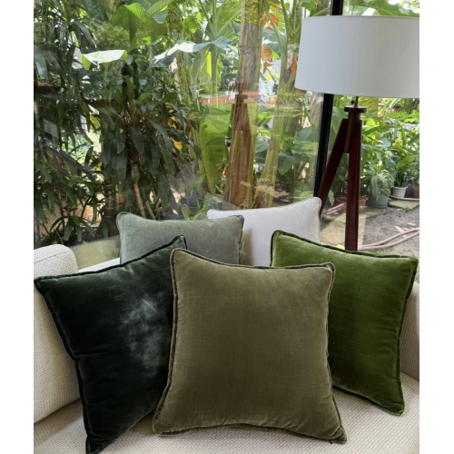 Woodland Mystery velvet pillow/GNT
